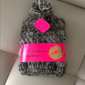 betsey johnson snood and beanie